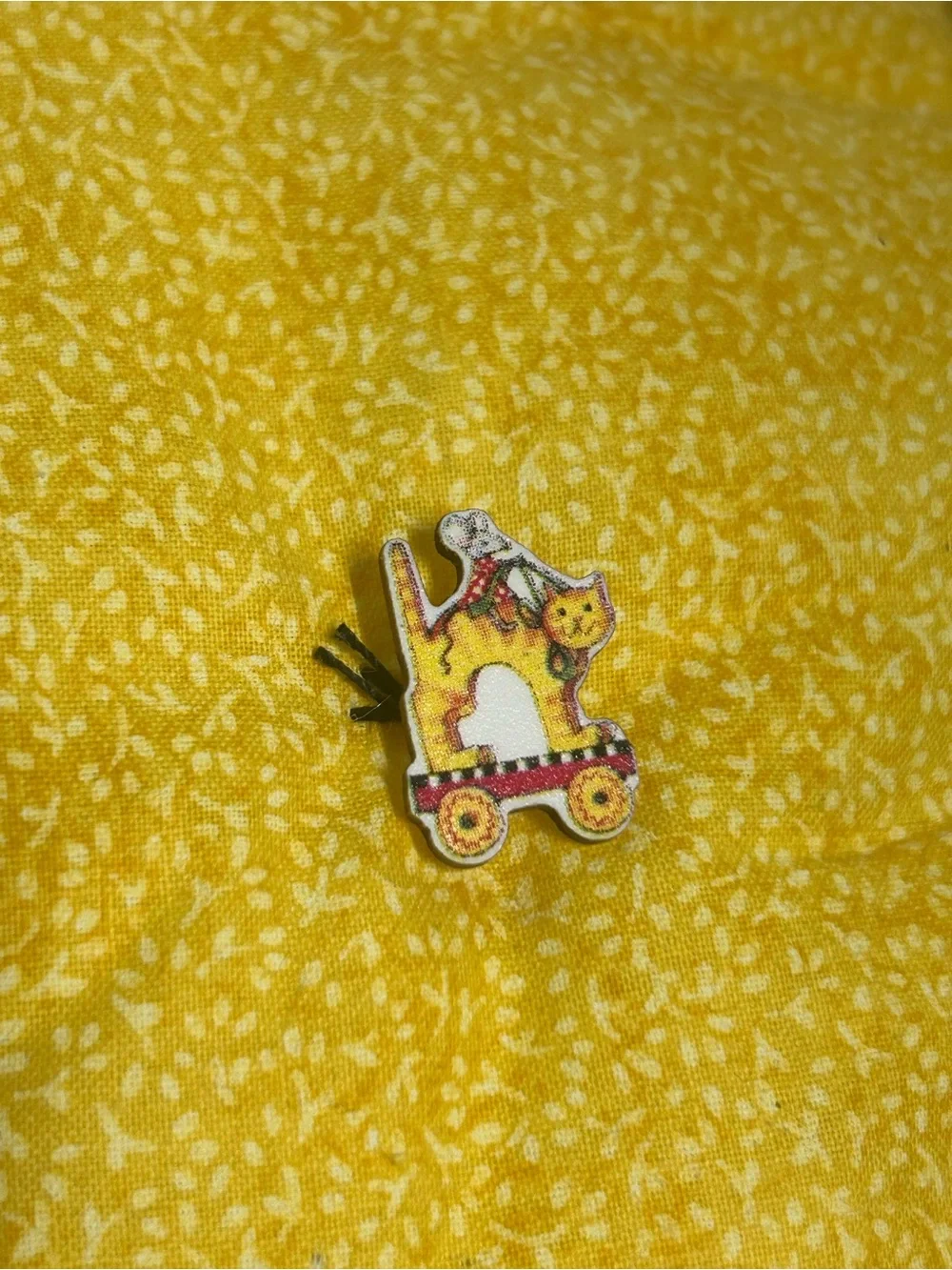 Vintage Japan Wicker Sewing Basket Yellow Floral Cat Mouse Button Embellishments